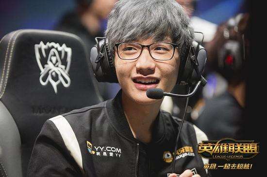 他曾协助布 他曾协助布