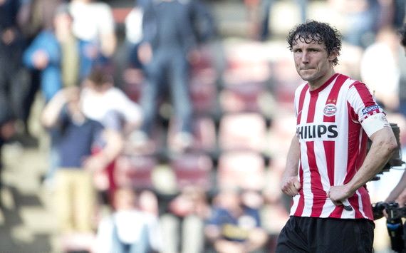 对面庆祝的 对面庆祝的